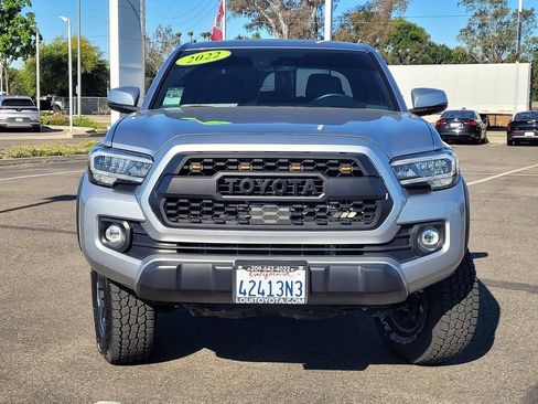 Used 2022 Toyota Tacoma TRD Off-Road w/ TRD Premium Off Road Package AWD/4WD image 2