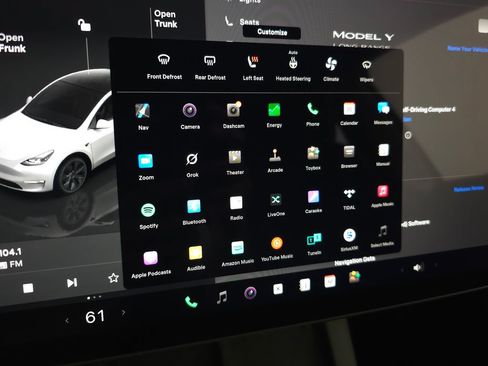 Used 2025 Tesla Model Y Long Range AWD/4WD image 25