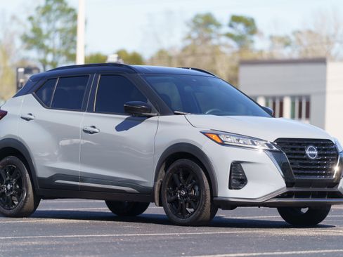 Used 2023 Nissan Kicks SR image 34