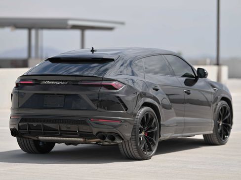 Used 2021 Lamborghini Urus image 4