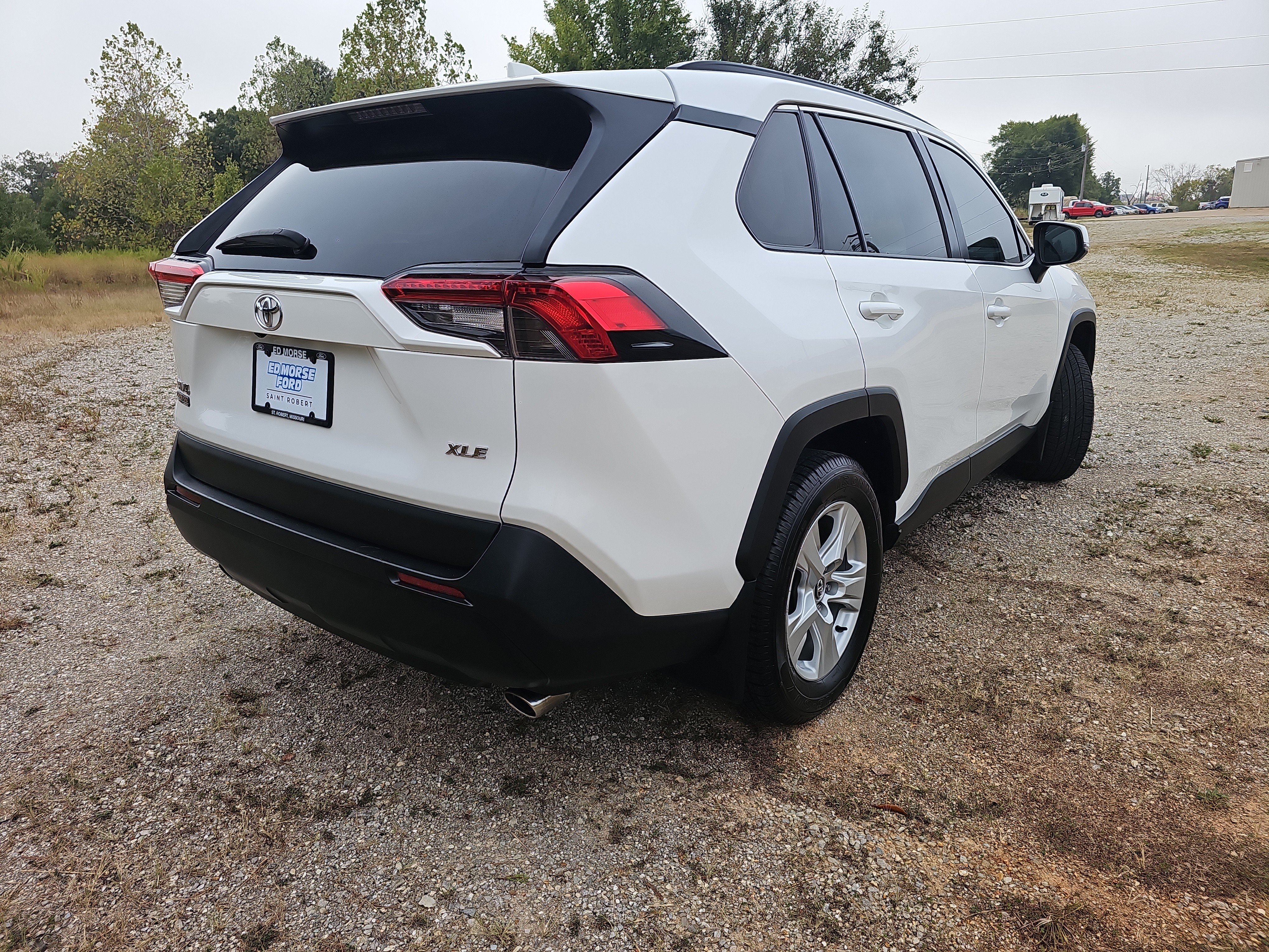 Used 2020 Toyota RAV4 XLE w/ Convenience Package FWD image 4