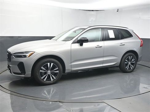 Used 2024 Volvo XC60 B5 Core w/ Protection Package Premier image 4