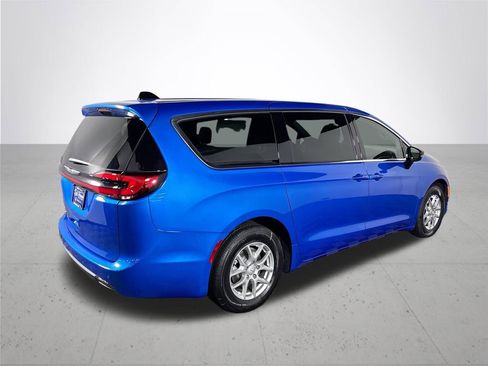 New 2026 Chrysler Pacifica Select FWD image 6