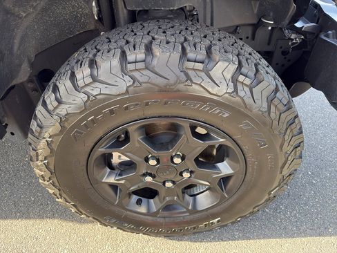 Used 2023 Jeep Gladiator Willys image 33