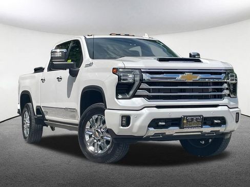 Used 2024 Chevrolet Silverado 2500 High Country w/ Technology Package AWD/4WD image 2