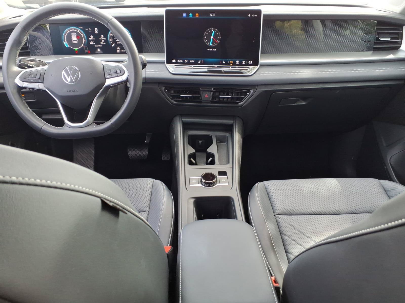 Used 2025 Volkswagen Tiguan SE AWD/4WD image 13