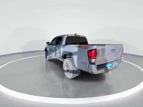 Used 2019 Toyota Tacoma TRD Off-Road w/ Technology Package AWD/4WD image 6