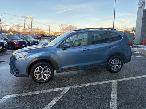 Used 2023 Subaru Forester Premium image 2