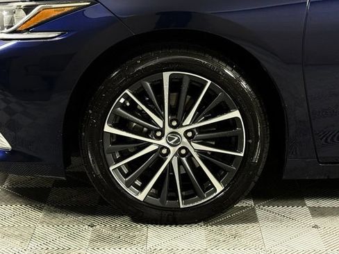 Used 2025 Lexus ES 300h w/ Premium Package FWD image 12