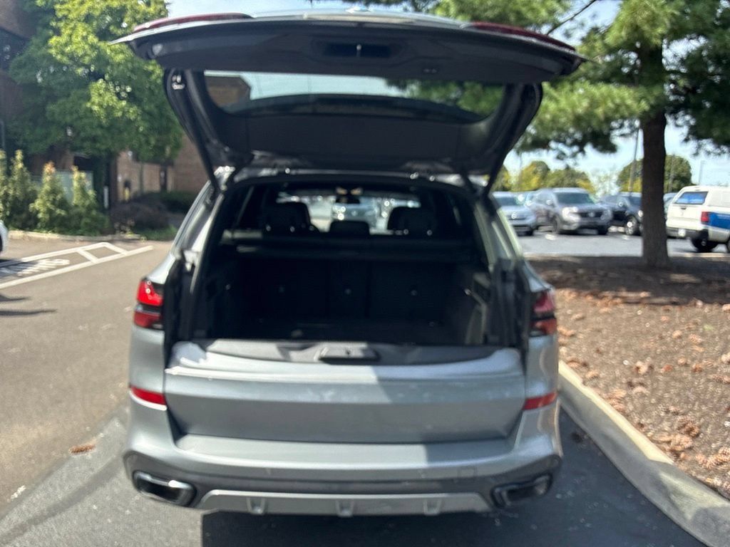 Used 2025 BMW X5 xDrive40i w/ M Sport Package AWD/4WD image 10