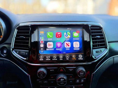 Used 2020 Jeep Grand Cherokee Limited image 14