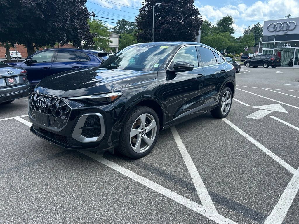 Used 2025 Audi Q5 Premium Plus w/ Premium Plus AWD/4WD image 1