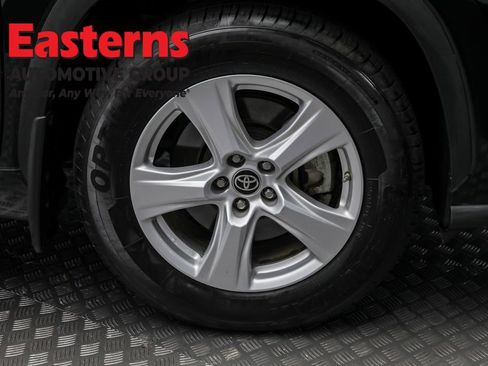 Used 2023 Toyota Highlander L image 30