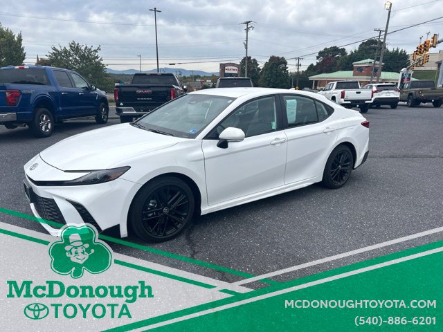 Used 2026 Toyota Camry SE FWD image 1