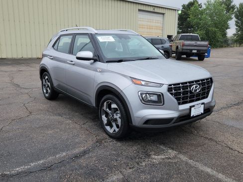 Used 2024 Hyundai Venue SEL FWD image 14