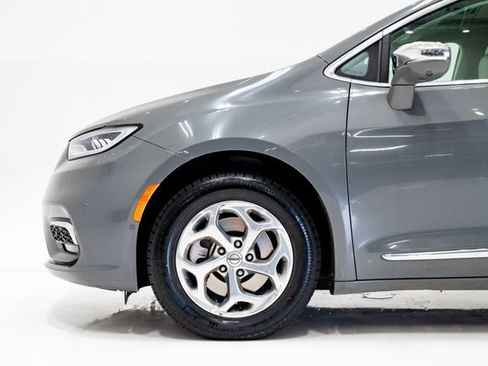 Used 2021 Chrysler Pacifica Limited w/ Premium & Safety Sphere Group AWD/4WD image 7
