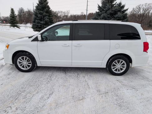 Used 2019 Dodge Grand Caravan SXT w/ Rear Park Assist Package image 6