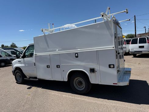 Used 2017 Ford E-350 and Econoline 350 Super Duty RWD image 3
