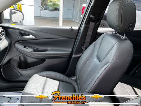 Used 2022 Buick Encore GX Essence w/ Experience Buick Package AWD/4WD image 18