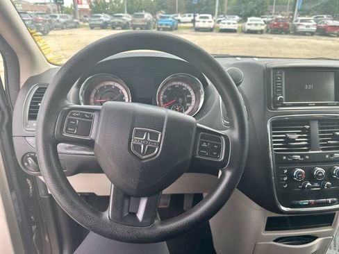 Used 2018 Dodge Grand Caravan SE w/ UConnect Hands-Free Group FWD image 14