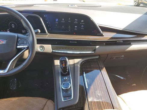 Used 2022 Cadillac Escalade Premium Luxury image 18