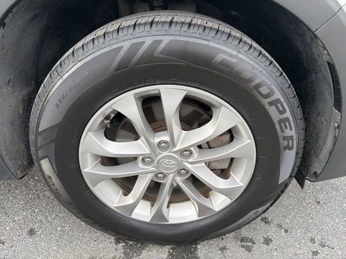 Used 2019 Hyundai Santa Fe SE image 9