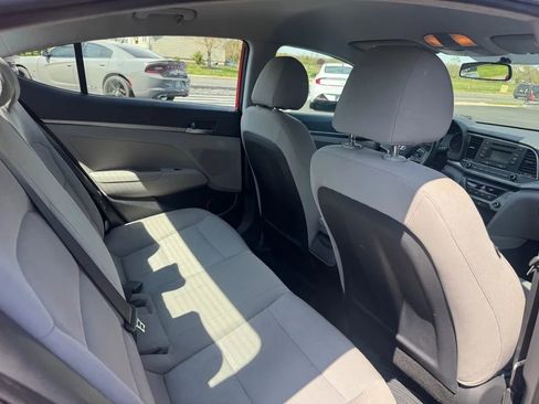 Used 2017 Hyundai Elantra SE image 7