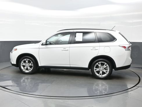 Used 2015 Mitsubishi Outlander SE AWD/4WD image 3