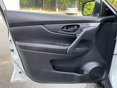 Used 2020 Nissan Rogue S AWD/4WD image 15