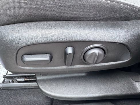 Used 2021 Chevrolet Equinox LS w/ LS Convenience Package FWD image 12