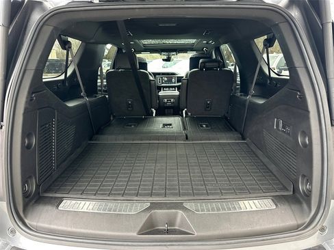 Used 2022 GMC Yukon XL Denali w/ Denali Ultimate Package image 19