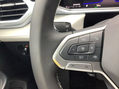 New 2026 Volkswagen Taos SE FWD image 27