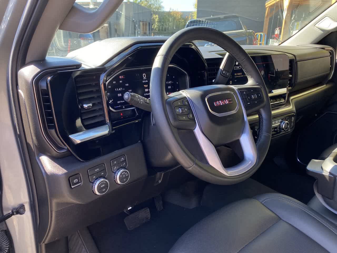 Used 2026 GMC Sierra 1500 SLT AWD/4WD image 2
