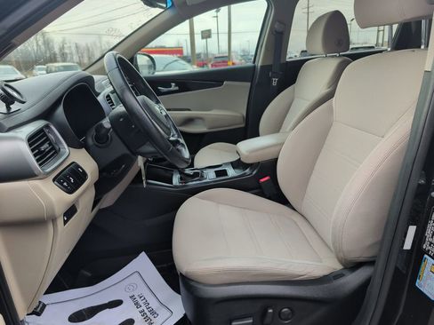Used 2019 Kia Sorento LX w/ LX Convenience Package image 8