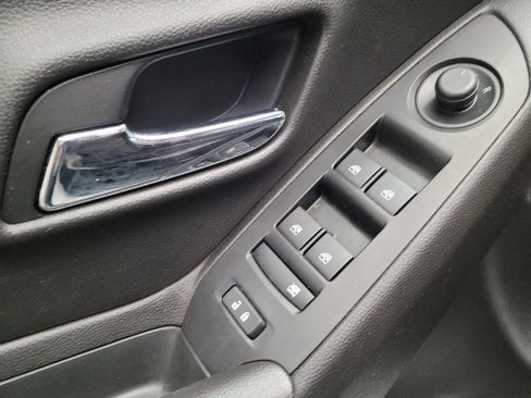 Used 2020 Chevrolet Trax LT w/ LT Convenience Package image 27