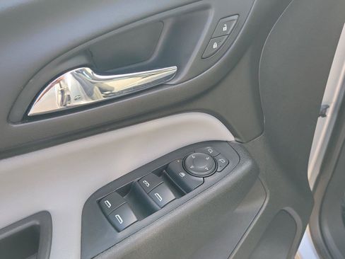 Used 2019 Chevrolet Equinox LS FWD image 22