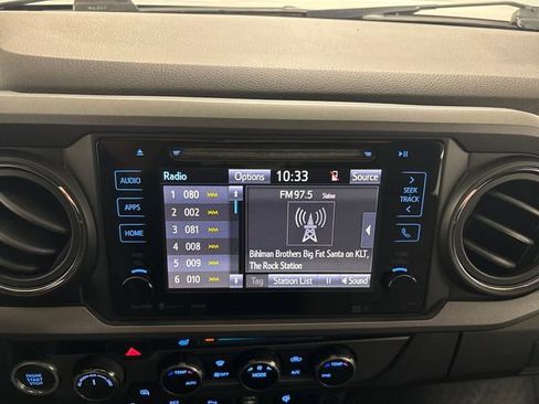 Used 2017 Toyota Tacoma TRD Sport image 34