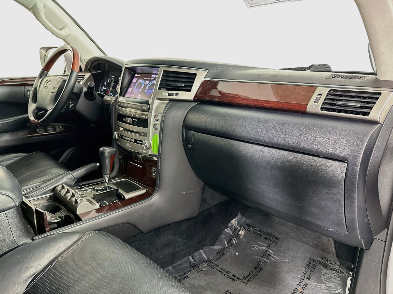 Used 2013 Lexus LX 570 4WD w/ Luxury Pkg image 32