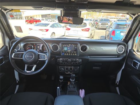 Used 2022 Jeep Wrangler Unlimited Sahara w/ LED Lighting Group image 18