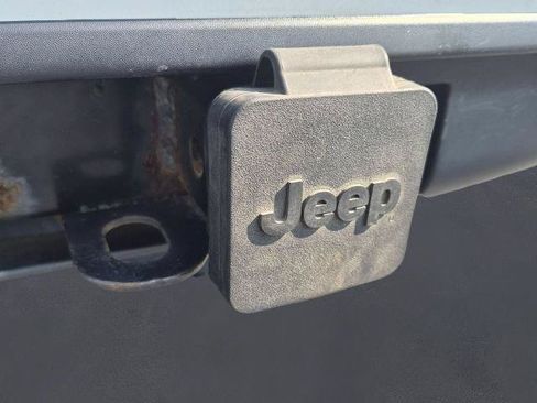 Used 2020 Jeep Grand Cherokee Altitude AWD/4WD image 29