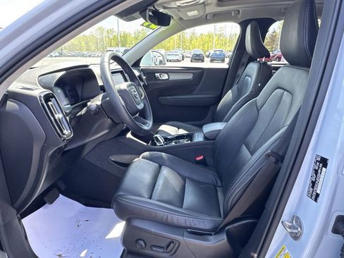 Used 2024 Volvo XC40 B5 Plus w/ Protection Package Premier AWD/4WD image 17
