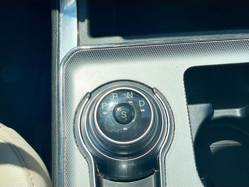 Used 2022 Ford Edge Titanium image 16