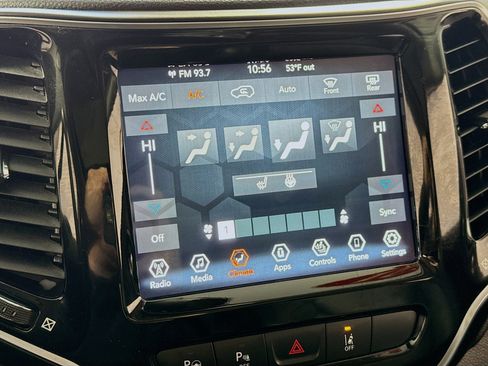 Used 2021 Jeep Cherokee Limited image 17