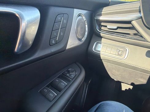 Used 2025 Buick Enclave Avenir w/ Super Cruise Package FWD image 15
