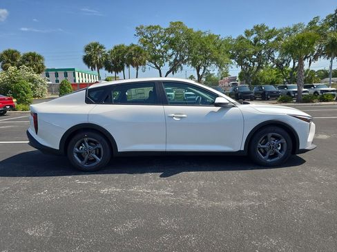New 2026 Kia K4 FWD image 9