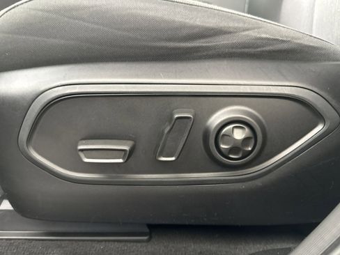 Used 2023 Jeep Grand Cherokee L Laredo image 14