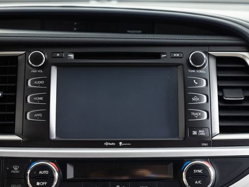 Used 2015 Toyota Highlander XLE image 41