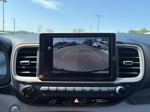 Used 2025 Hyundai Venue Limited FWD image 28