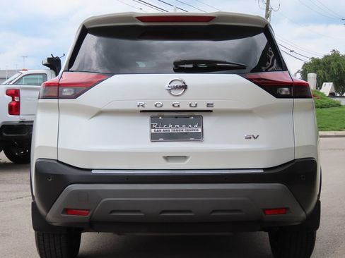 Used 2021 Nissan Rogue SV FWD image 12