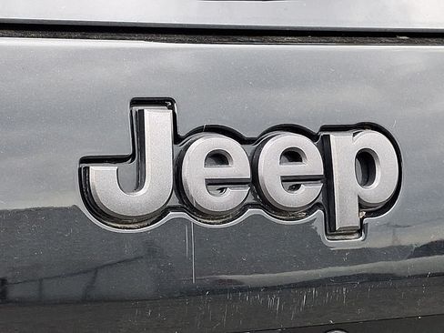Used 2019 Jeep Cherokee High Altitude AWD/4WD image 9